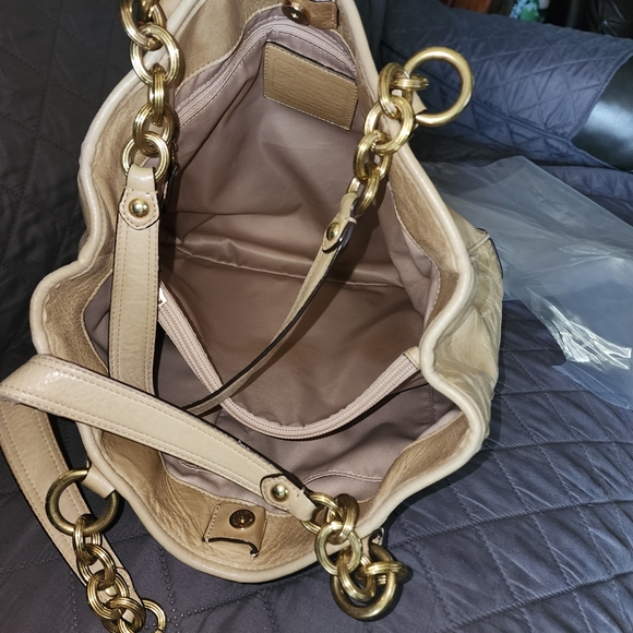 COACH GUC POPPY LEATHER NORTH/SOUTH PUSHLOCK LARGE TOTE BAG - Picture 12 of 16